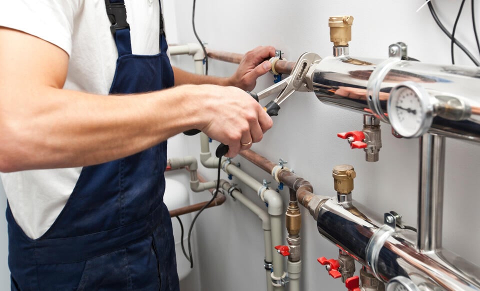 pipes making noise when water is turned on-tech doing maintenance on home piping system