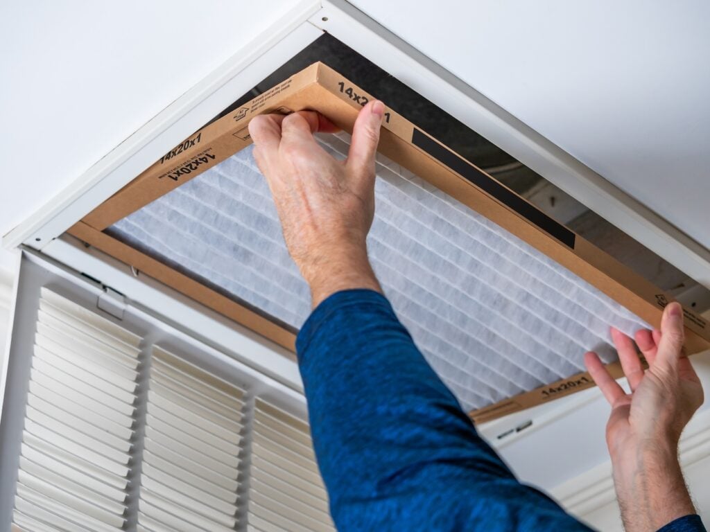 worker replacing air filter 